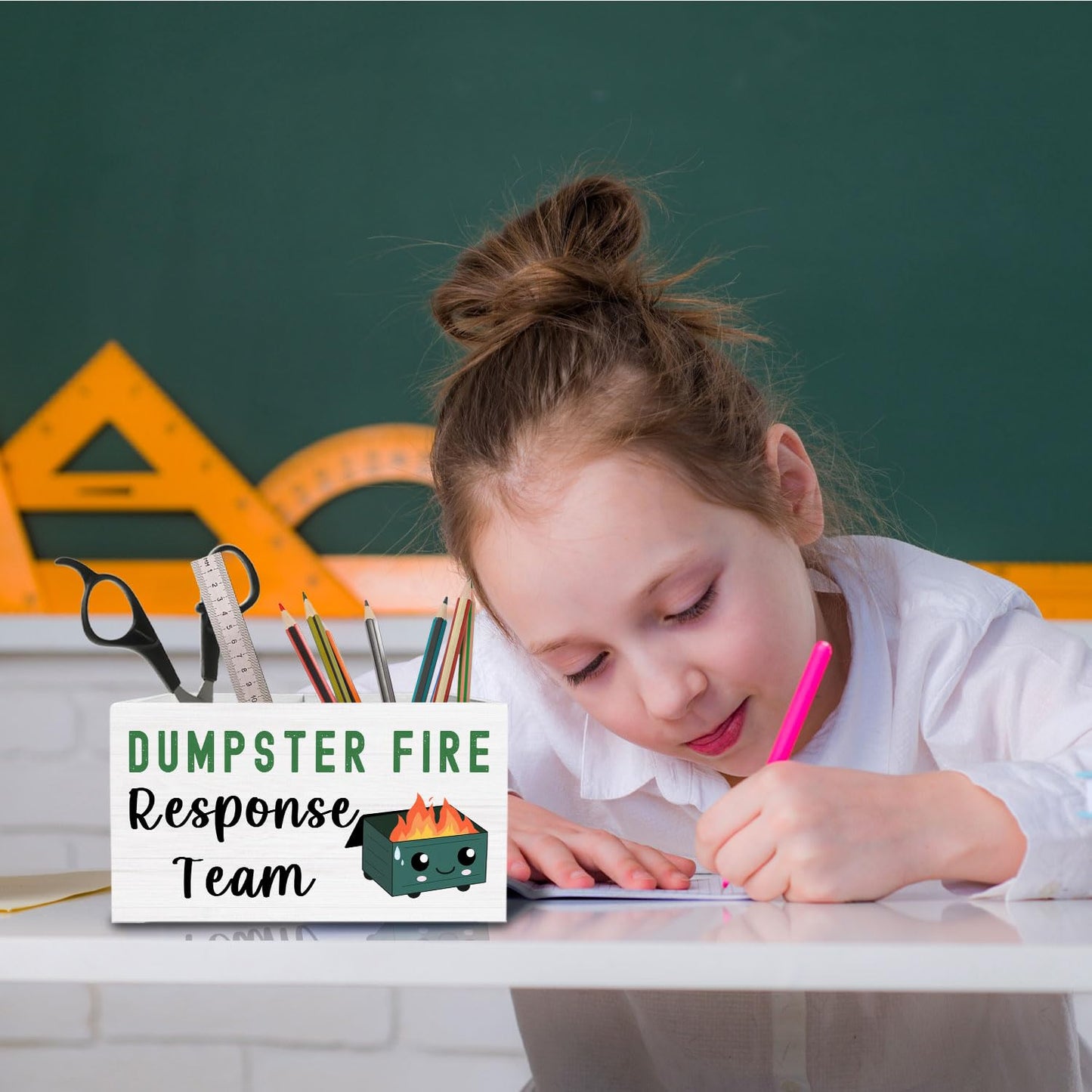 HYKDFMNCJ Funny Dumpster Fire Pen Holder for Desk, Dumpster Fire Response Team Wooden Box Sign Desk Decor for Office Decoration, Sarcastic Office Pencil Organizer, Funny Coworker Gifts