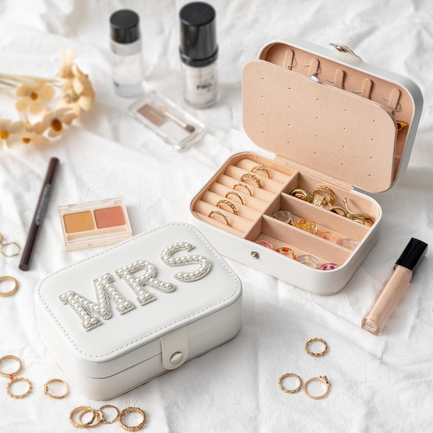 Belanttega MRS Travel Jewelry Box for Mother's Day GiftsBride Travel Portable Jewelry Case Small Jewelry Organizer Travel Accessories for Women, Bridal Shower Gift Engagement Present, White