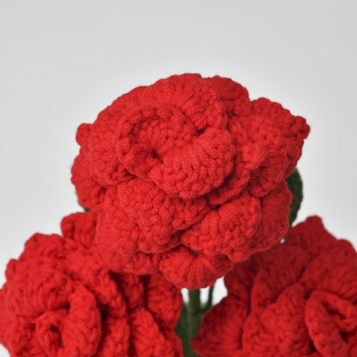 TALIBSA Handmade Crochet Rose Flower Pot Plant Gift Box，Crochet Flowers Handmade Knitted Potted Plants，Knitting Crochet Puff Flowers Potted Plants，Gifts for Family, Loved Ones and Friends
