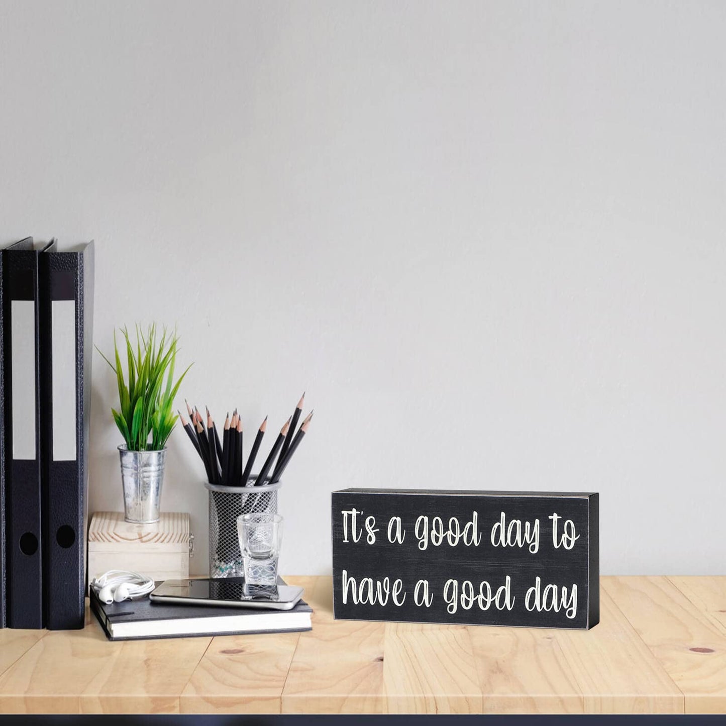 Esur Home Office Cubicle Desk Decor, Motivational Farmhouse Shelf Decorations Wooden Sign, Cute Desk Accessories for Women - It's A Good Day To Have A Good Day