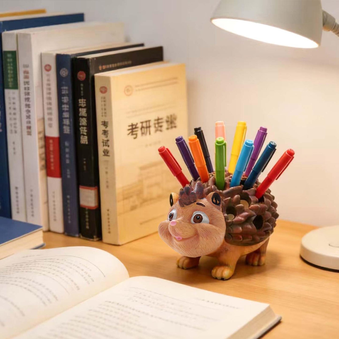 Daoofukeji Pen Holder for Desk Pencil Holder Wooden Hedgehog - Resin Hedgehog Shaped Pen Container Desk Organizer Decoration for Office Desk Home Decorative Animal Pen Holder Funny Gifts for Kids