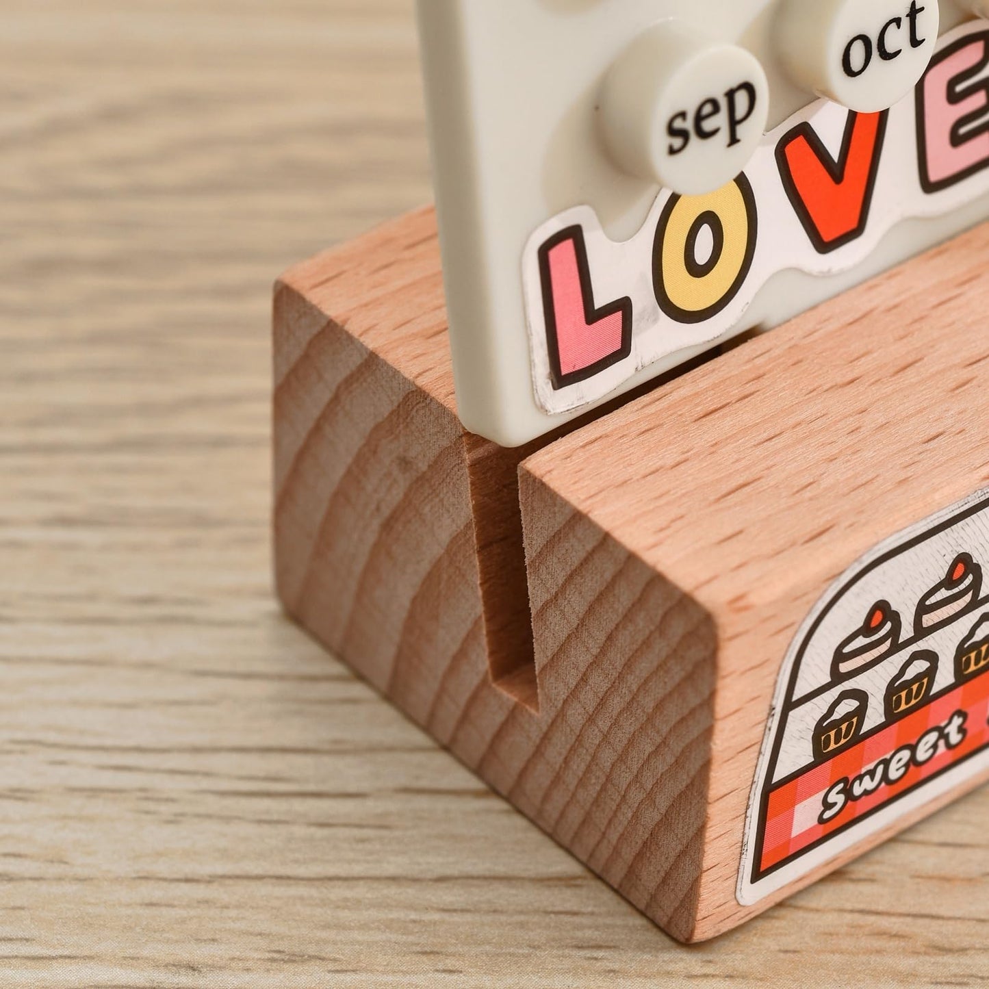 MEMORY FISH Wooden Desk Calendar Perpetual Calendar Retro Home Unique Gifts,Month Date Display, Desk Decorations for Office, Desk Accessories Aesthetic, Cute Desk Decor(Creamy white)