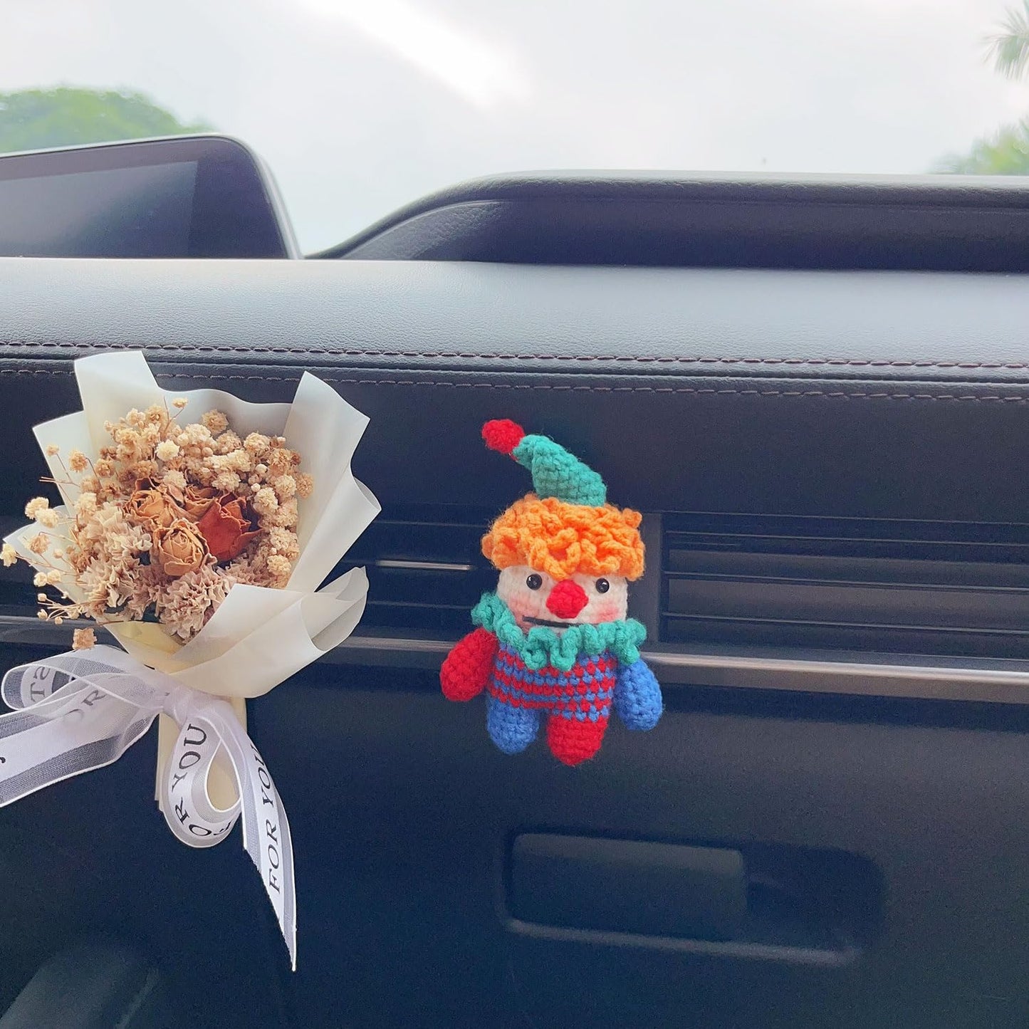 ZIUGLIKAL Cute Clown Car Air Vent Clip Handmade Crochet Anime Decoration Suitable for Car Air Vents Car Interior Accessories Car Gifts for Men & Women (Car air Vent Clown)