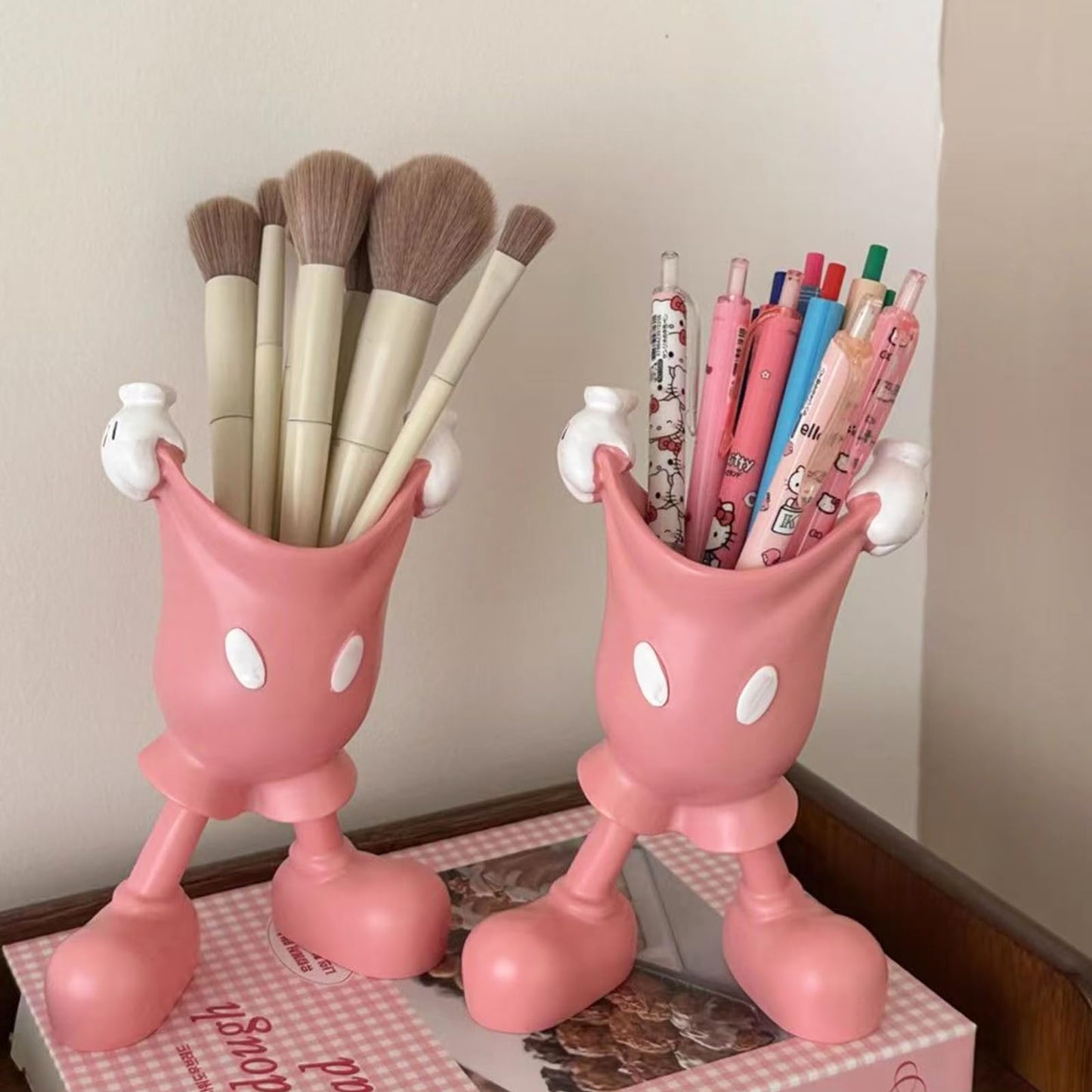 FUEMEILY Cute Mouse Pen Holder for Desk, Cartoon Mouse Vase Makeup Brush Holder, Birthday Party Supplies Gift for Home Decoration