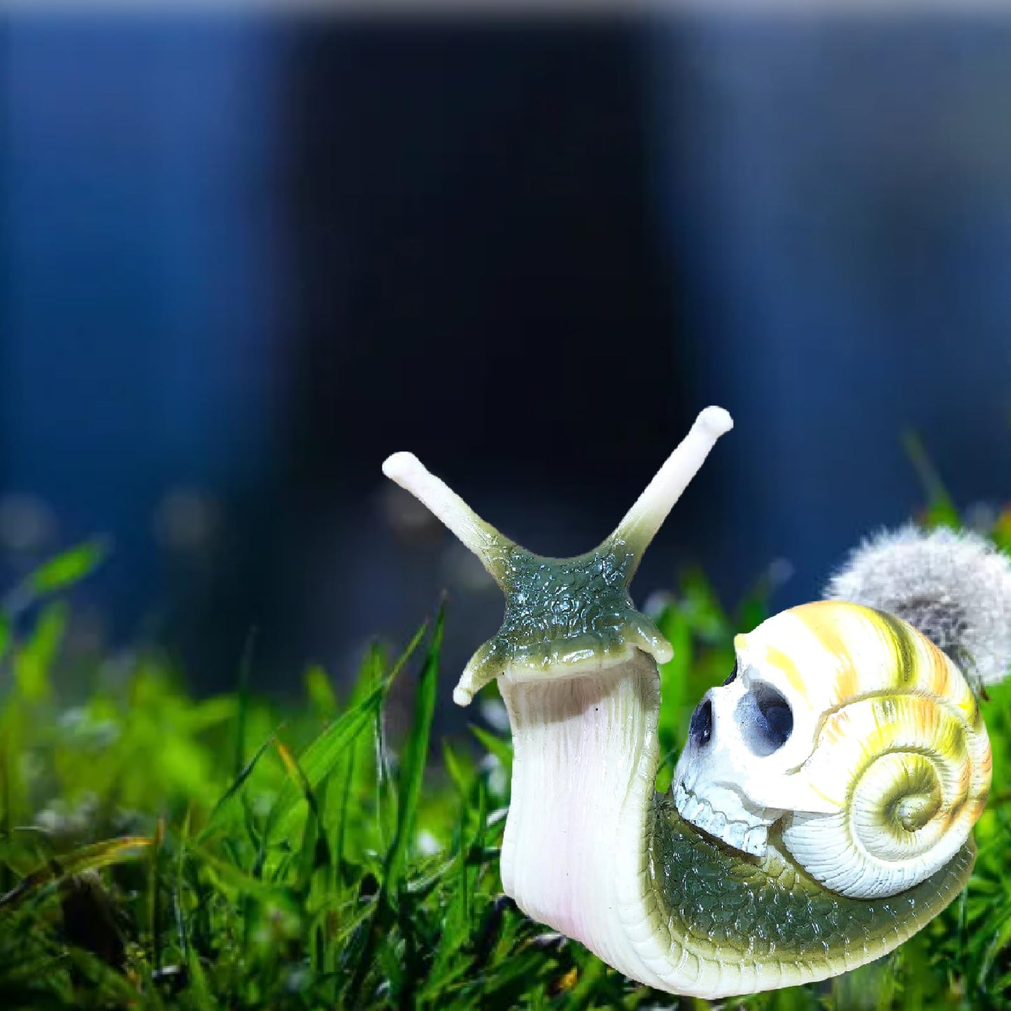 Funny Snail Garden Statues Halloween Skull Snail Decoration Resin Sculpture Decorations Novelty Gift for Desk Indoor Outdoor Yard