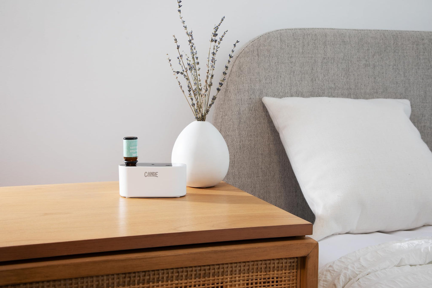 CE CRAFT Waterless Travel Diffuser Gift Set - Rechargeable Diffuser for Aromatherapy - Includes 3 Fragrance Oils - Fragrance Dispenser for Office and Home - Clean, Black