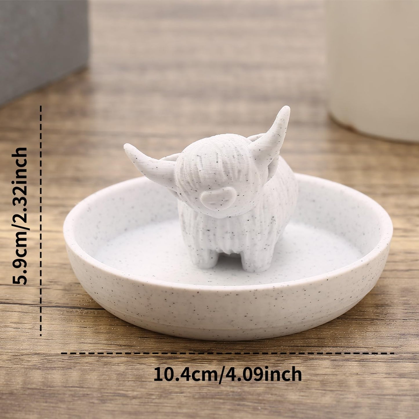 Awsaccy Highland Cow Ring Holder with Circular Dish, 3D Printed Plastic Farmhouse & Bohemian Style Cute Unique Women Gifts Stuff Ring Jewelry Plate Organizer for Bathroom Office Home Room Desk Decor
