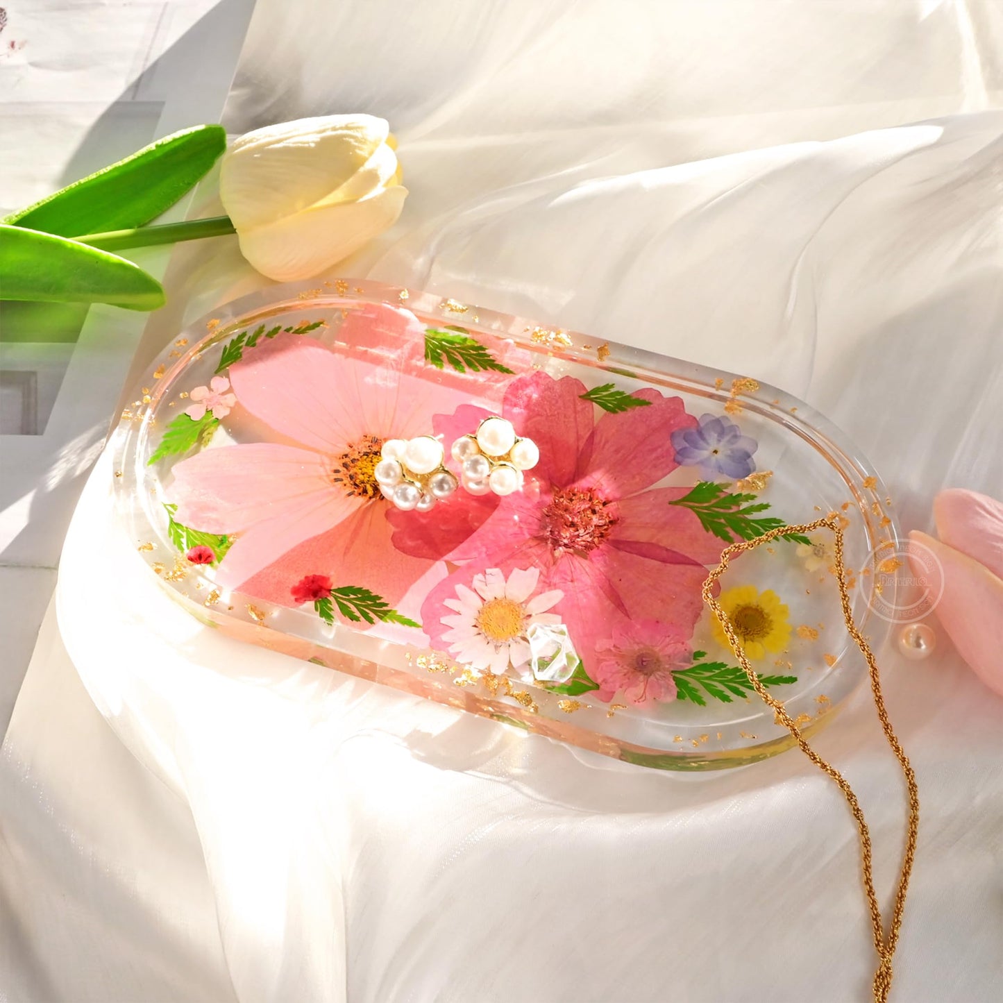 Britrio Pressed Flower Resin Jewelry Tray Decorative Vanity Trinket Dish for Women Rings Earrings Necklaces Keys Makeup Desk Organizer Holder Plate Home Decor Gift 6.93''x3.62''