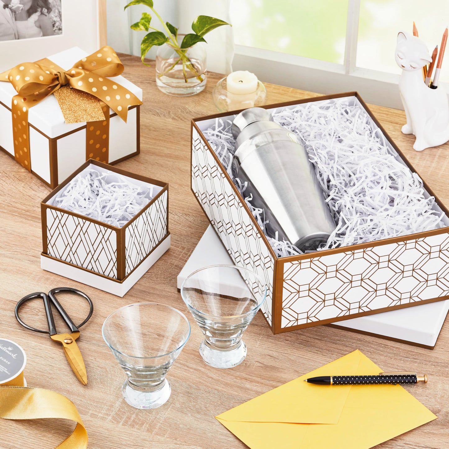 Hallmark Nested Gift Boxes with Lids and Fill (Set of 3, White and Gold, Assorted Sizes) for Valentine's Day, Weddings, Bridal Showers, Bridesmaids, Birthdays